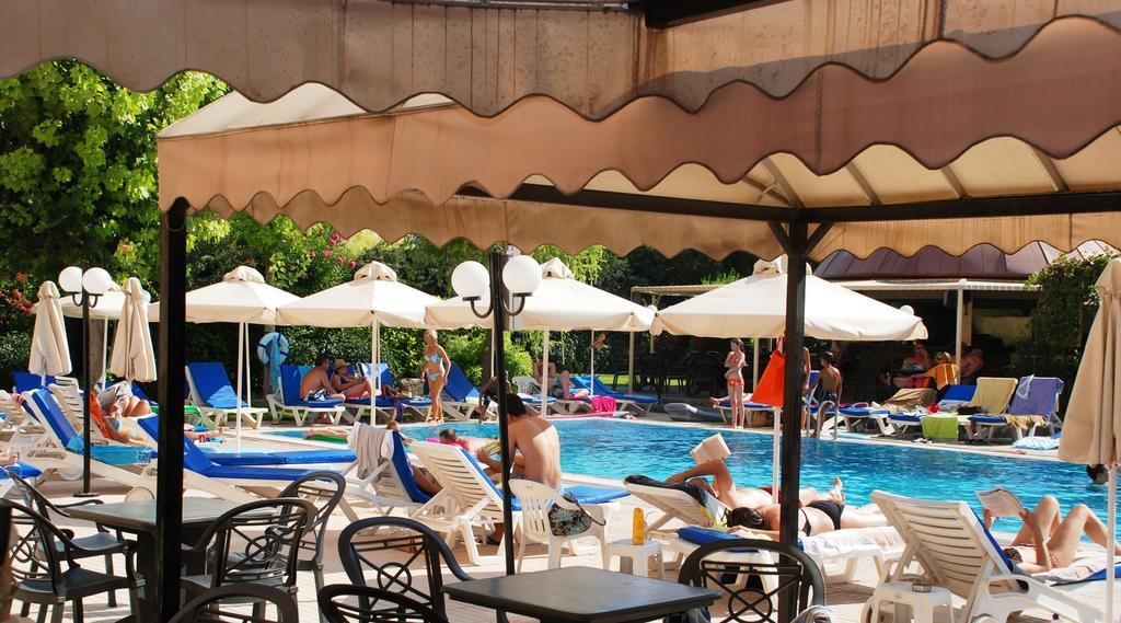 Jasmine Hotel Apartments Limassol Exterior foto