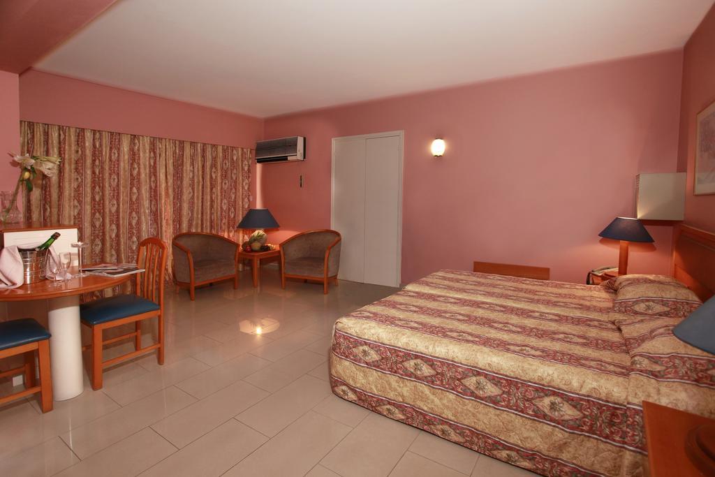 Jasmine Hotel Apartments Limassol Exterior foto