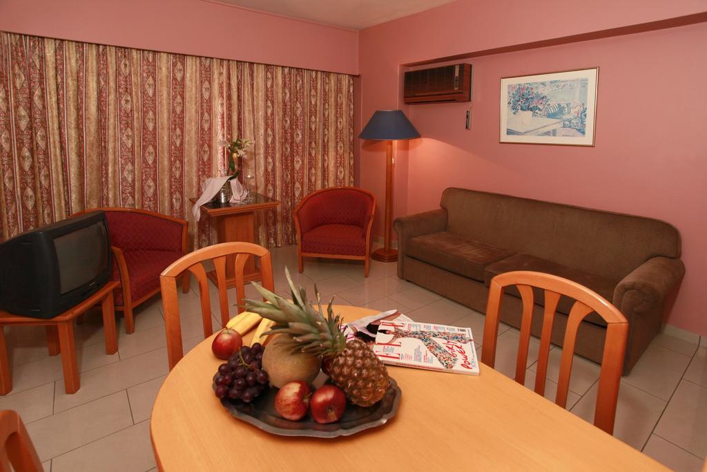 Jasmine Hotel Apartments Limassol Exterior foto