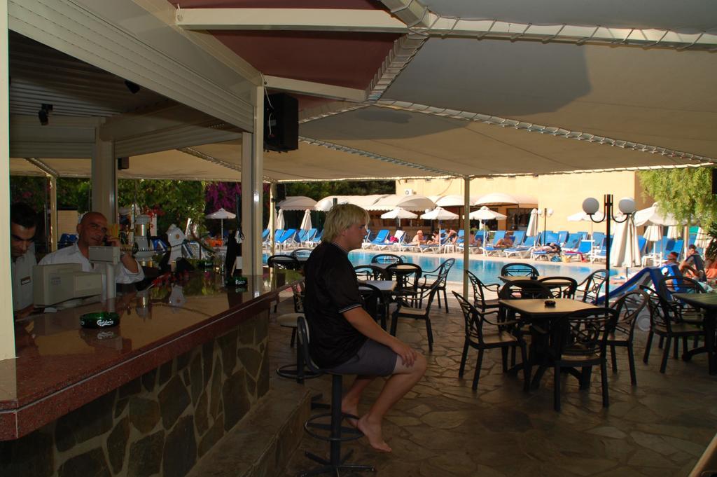 Jasmine Hotel Apartments Limassol Exterior foto