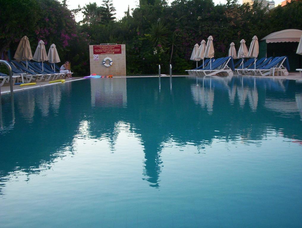 Jasmine Hotel Apartments Limassol Exterior foto