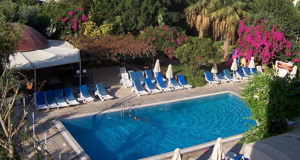 Jasmine Hotel Apartments Limassol Exterior foto